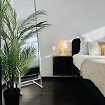 Unde *